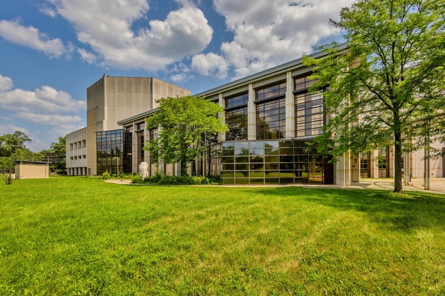 Primary Photo Of 901-934 Center St, Elgin Hospital For Sale