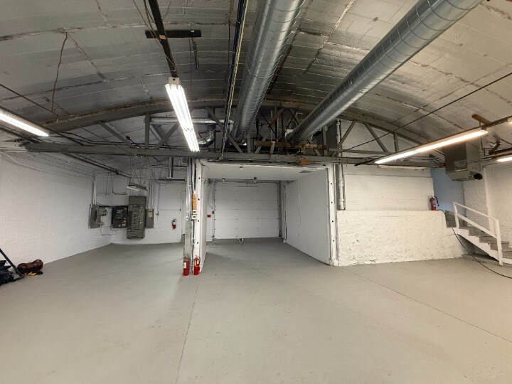 More Photos Of 4234 N Pulaski Rd, Chicago Warehouse For Lease