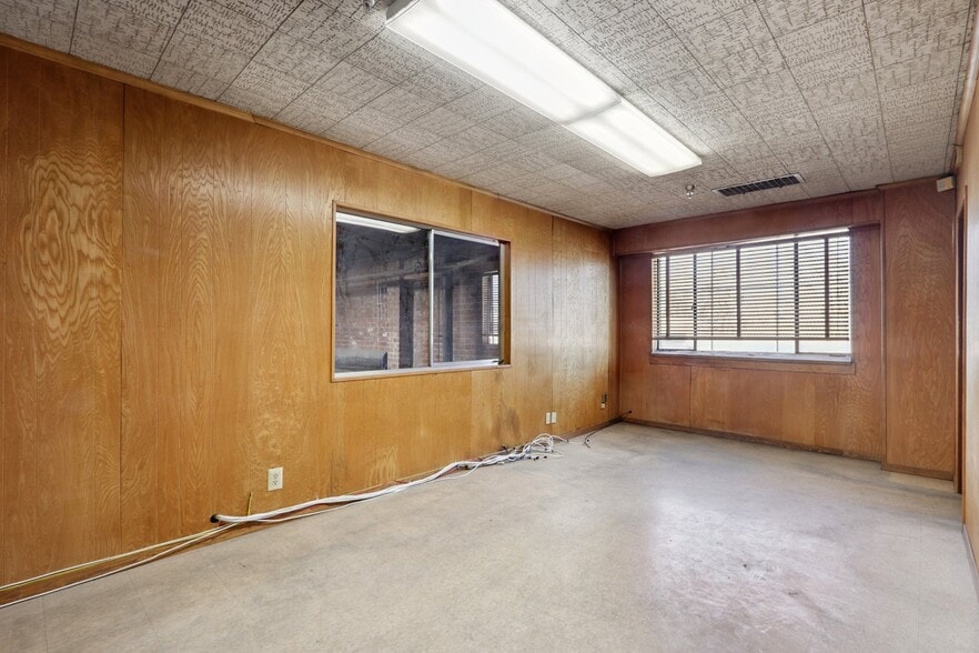 More Photos Of 6505 McKinley Ave, Los Angeles Manufacturing For Lease