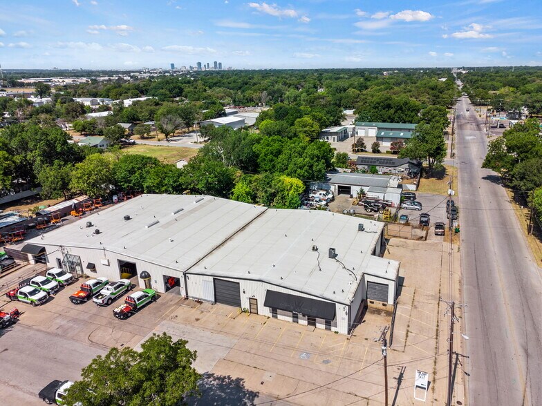 More Photos Of 2333-2337 Delante St, Haltom City Warehouse For Sale