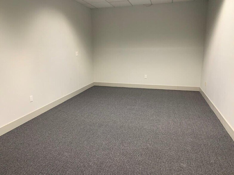 More Photos Of 415 Knollcrest Dr, Redding Office For Sale