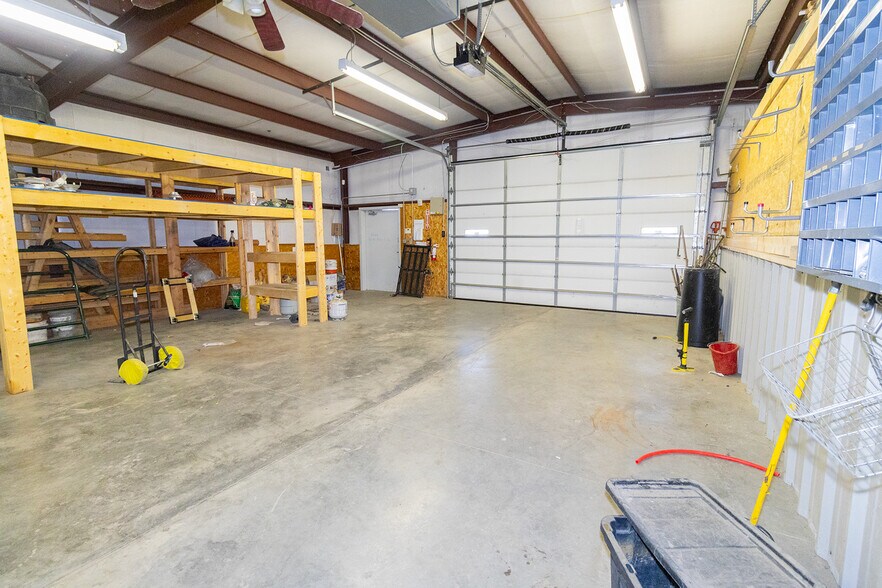 More Photos Of 1919 W Central Ave, El Dorado Warehouse For Lease