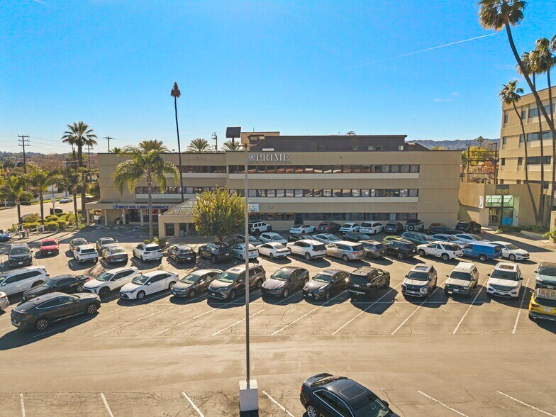More Photos Of 5353-5363 Balboa Blvd, Encino Medical For Lease