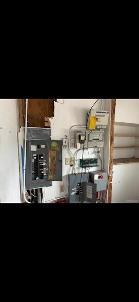 More Photos Of 403 N Third St, Ishpeming Service Station For Sale