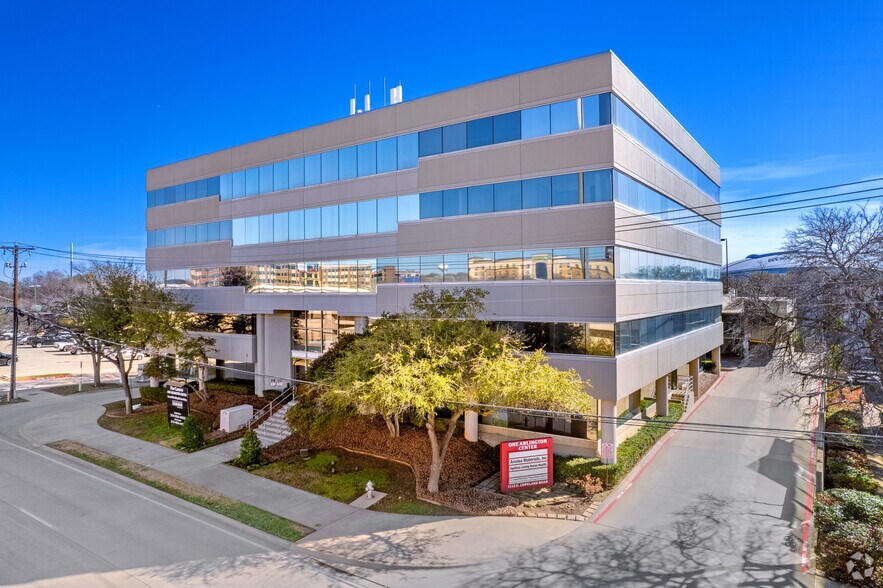 More Photos Of 1112 E Copeland Rd, Arlington Office For Lease