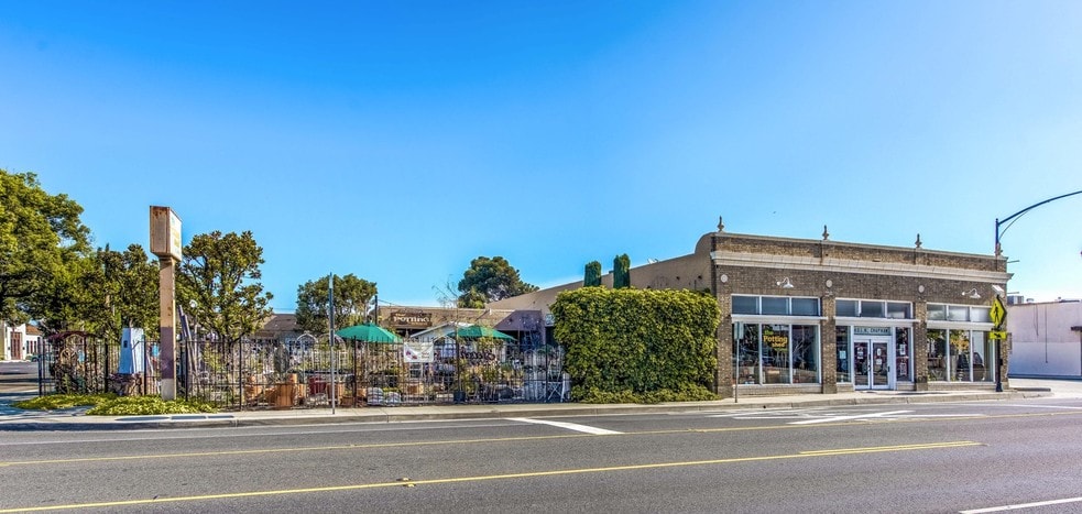 More Photos Of 401 W Chapman Ave, Orange General Retail For Sale