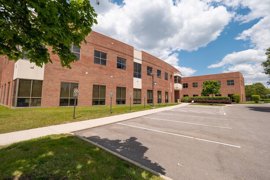 More Photos Of 690 Taylor Rd, Gahanna Office For Lease