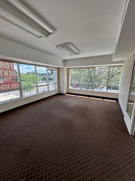 More Photos Of 215-45 Northern Blvd, Bayside General Retail For Sale