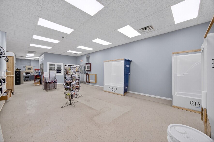 More Photos Of 1404 Washington St W, Fayetteville Warehouse For Sale
