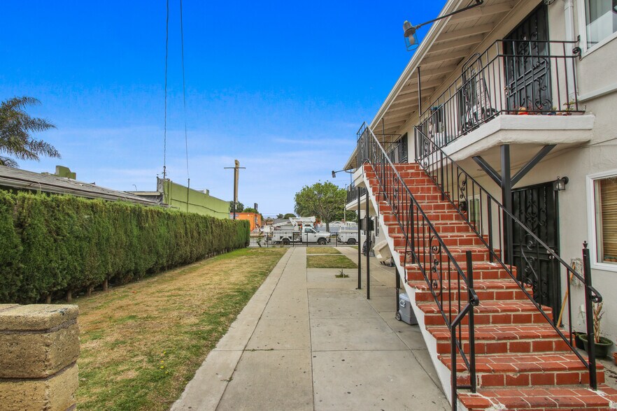 More Photos Of 11032 Atlantic Ave, Lynwood Apartments For Sale