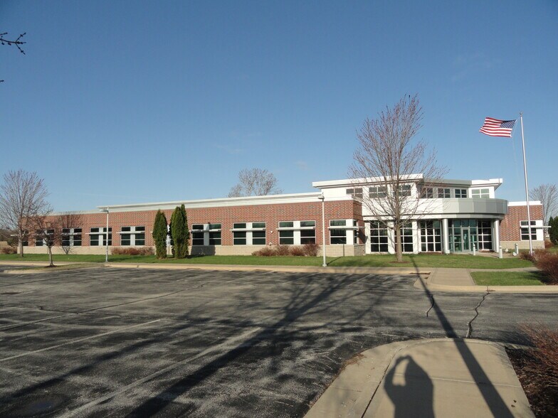 More Photos Of 2571 S Hemlock Rd, Green Bay Office For Sale