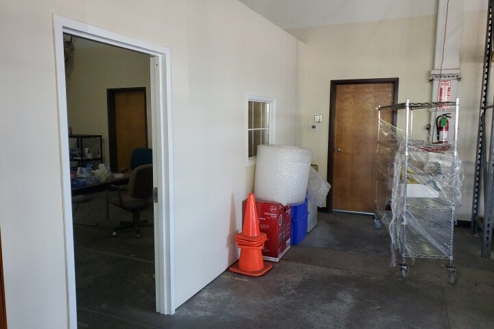 More Photos Of 11850 Livingston Rd, Manassas Warehouse For Lease