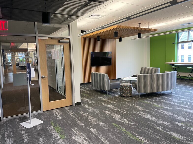 More Photos Of 10 E Allen St, Winooski Office For Lease