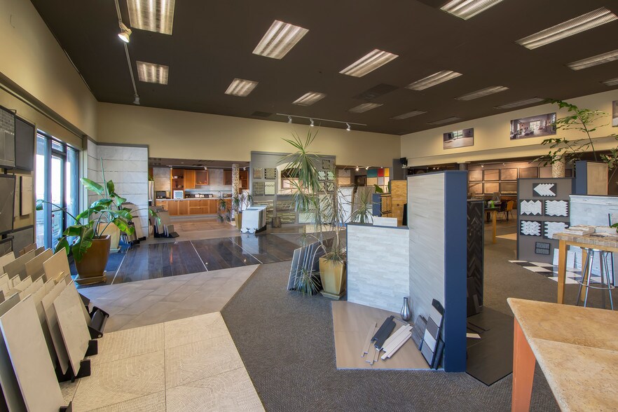 More Photos Of 654 Irwin St, San Rafael Service For Lease