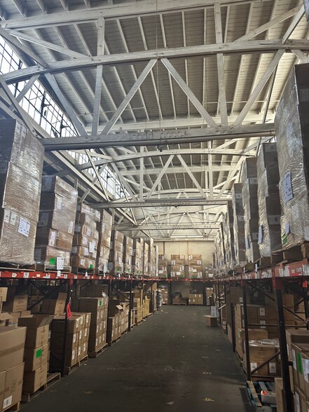 More Photos Of 2801 E 12th St, Los Angeles Warehouse For Lease