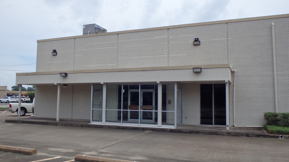 More Photos Of 1308 Boston Ave, Nederland Bank For Sale