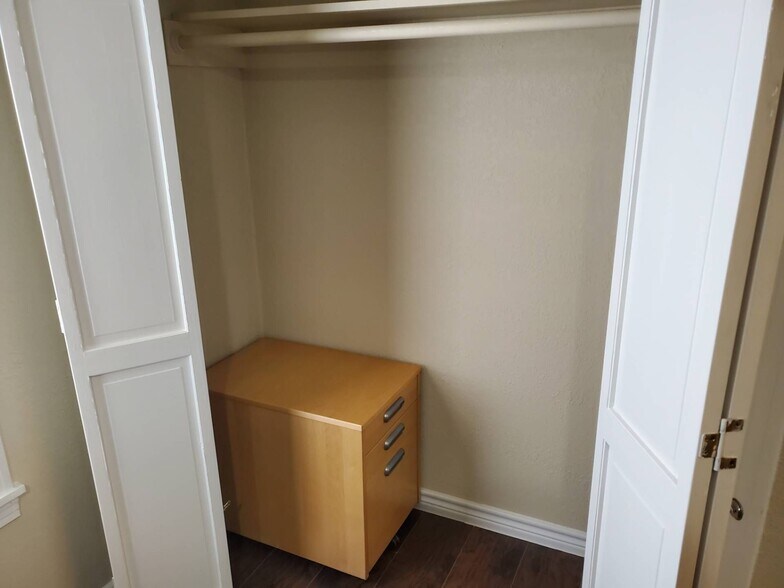 More Photos Of 5605 George Bush Dr, Katy Medical For Lease