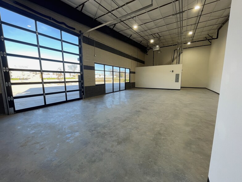 More Photos Of 150 Valley Ridge Blvd, Lewisville Warehouse For Lease