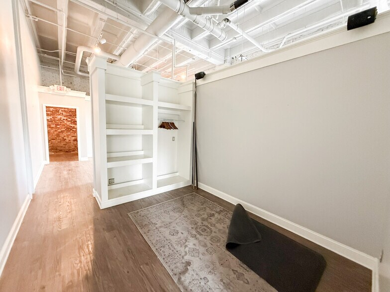 More Photos Of 275 S 4th St, Columbus Apartments For Sale