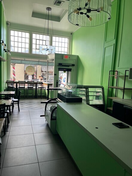 More Photos Of 2967 College Ave, Berkeley Restaurant For Lease