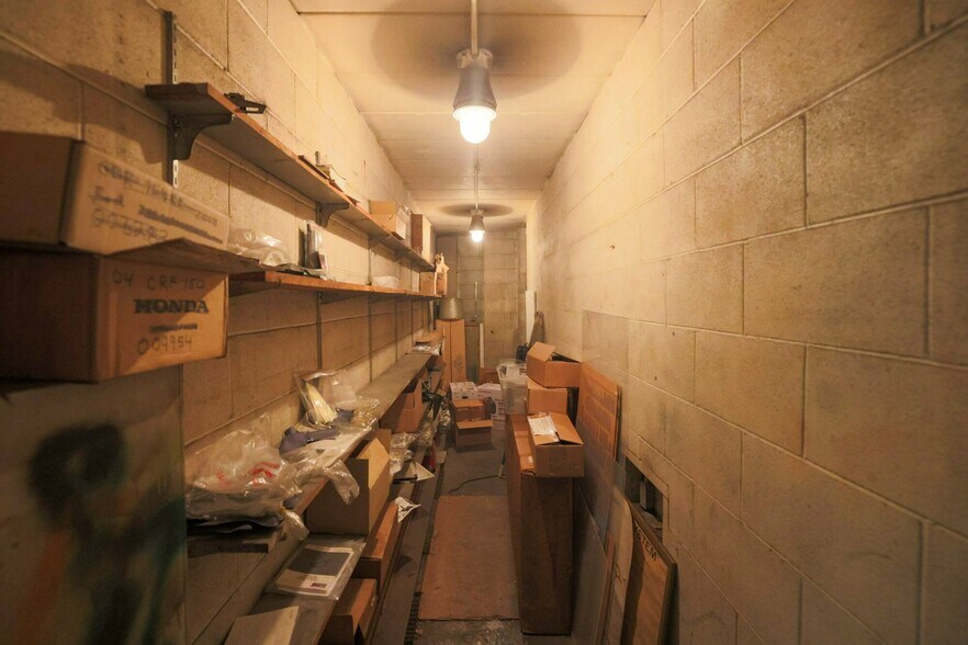 More Photos Of 4215 E Lake St, Minneapolis Freestanding For Sale