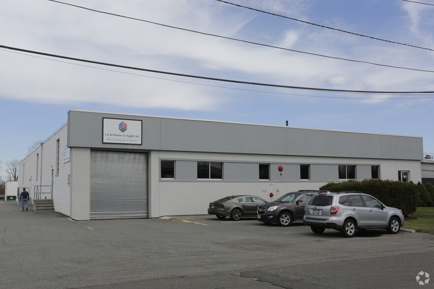More Photos Of 255 Highland Cross, Rutherford Warehouse For Lease