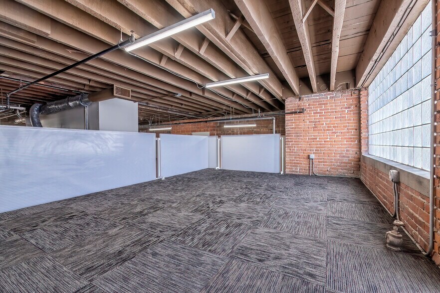 More Photos Of 1520-1526 Walnut St, Kansas City Storefront Retail Residential For Lease