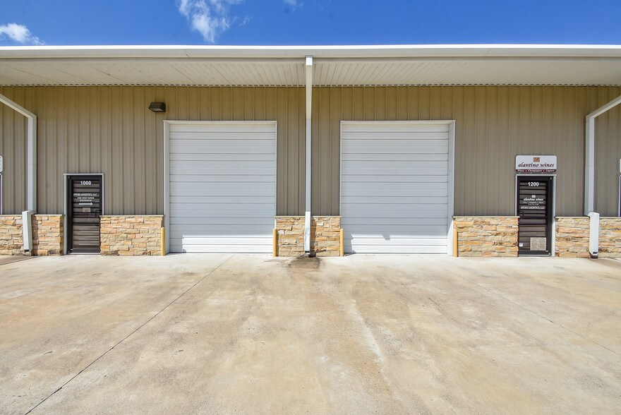 More Photos Of 6115 FM 762 Rd, Richmond Warehouse For Lease