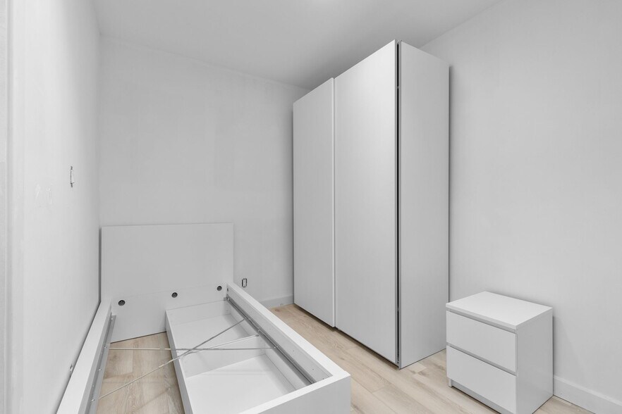 More Photos Of 4568 Rue Boyer, Montréal Apartments For Sale