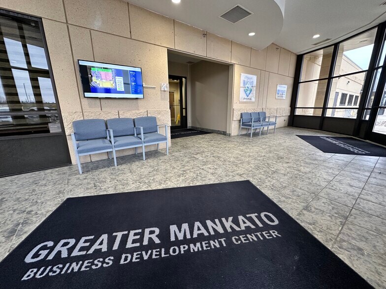 More Photos Of 1961 Premier Dr, Mankato Office For Lease