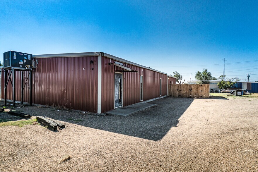 More Photos Of 201 E Service Rd, Tulia Restaurant For Lease