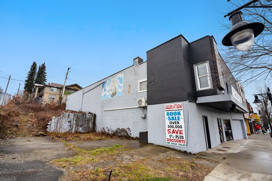 More Photos Of 33017 1st Av, Mission Flex For Sale
