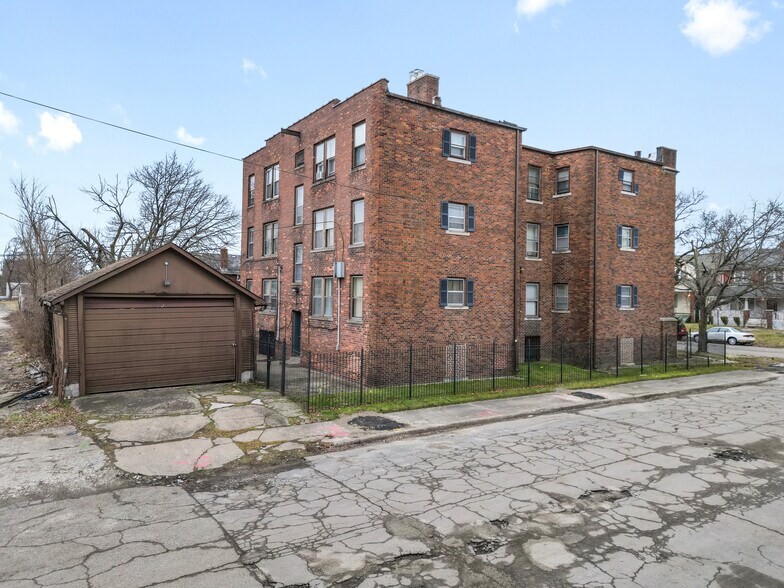 More Photos Of 16940 Log Cabin St, Detroit Apartments For Sale
