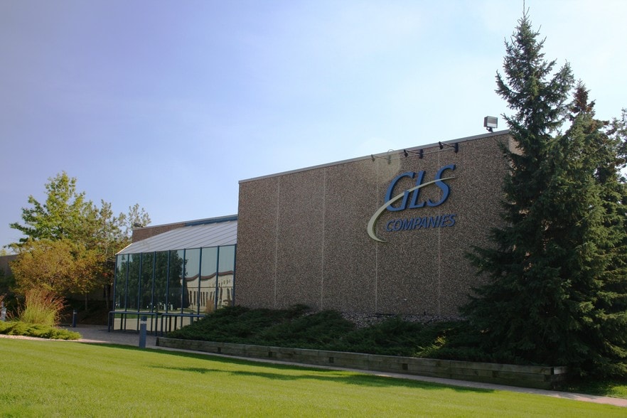More Photos Of 1280 Energy Park Dr, Saint Paul Flex For Lease