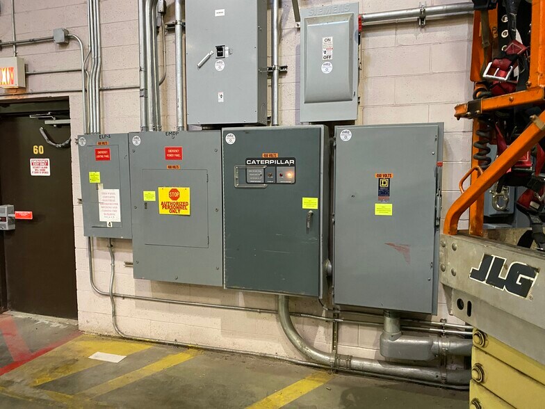 More Photos Of 38 Corporate Cir, Albany Distribution For Lease