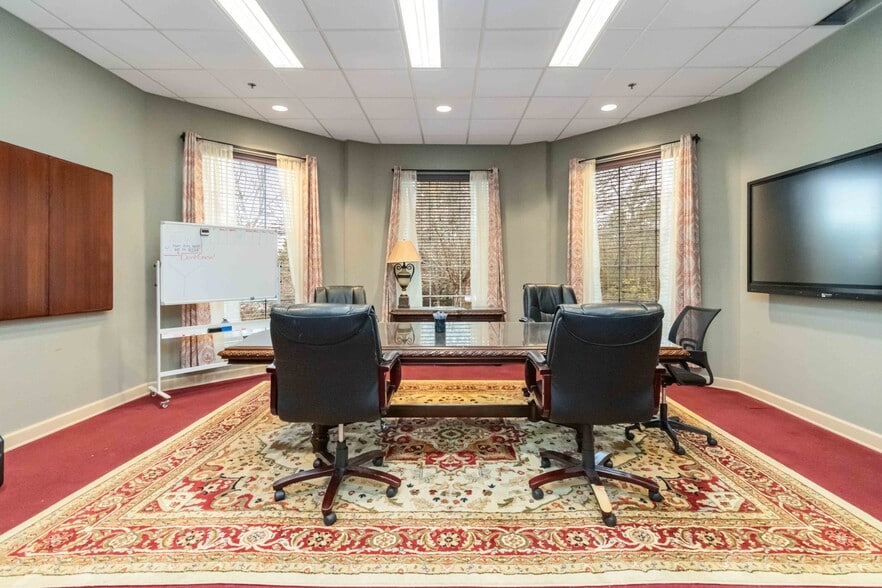 More Photos Of 500 Plantation Park Dr, Loganville Office For Sale
