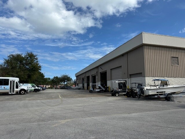 More Photos Of 724 S Nova Rd, Ormond Beach Service For Lease