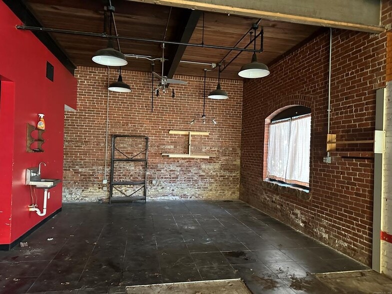 More Photos Of 444 Hartford Pike, Dayville Freestanding For Sale