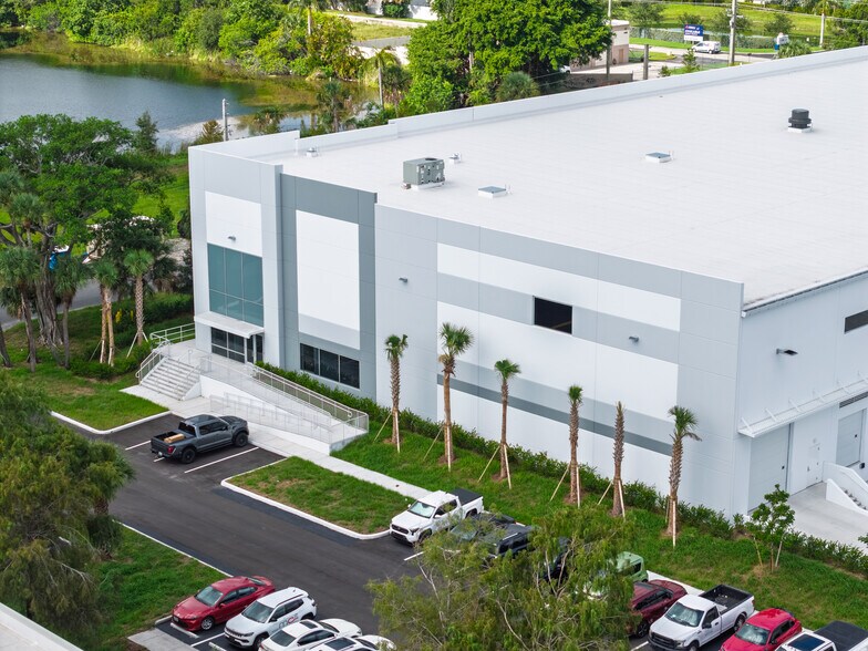 More Photos Of 3410 SW 26th Ter, Fort Lauderdale Warehouse For Lease