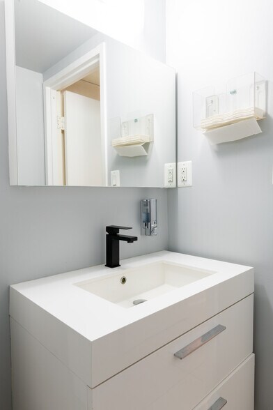 More Photos Of 3145 Mount Vernon Ave, Alexandria Office For Sale