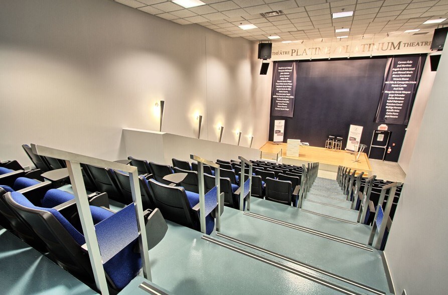 More Photos Of 300 Rue Joseph-Carrier, Vaudreuil-dorion Industrial For Sale