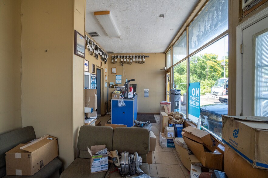 More Photos Of 5507 E Colonial Dr, Orlando Auto Repair For Sale