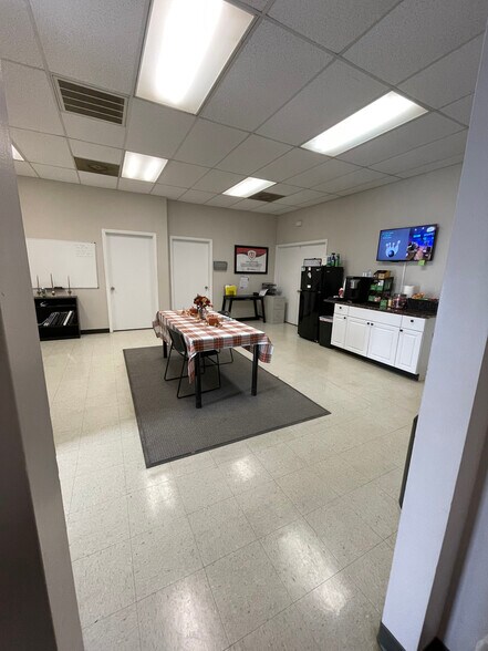 More Photos Of 510 Corliss St, Greensboro Light Manufacturing For Lease