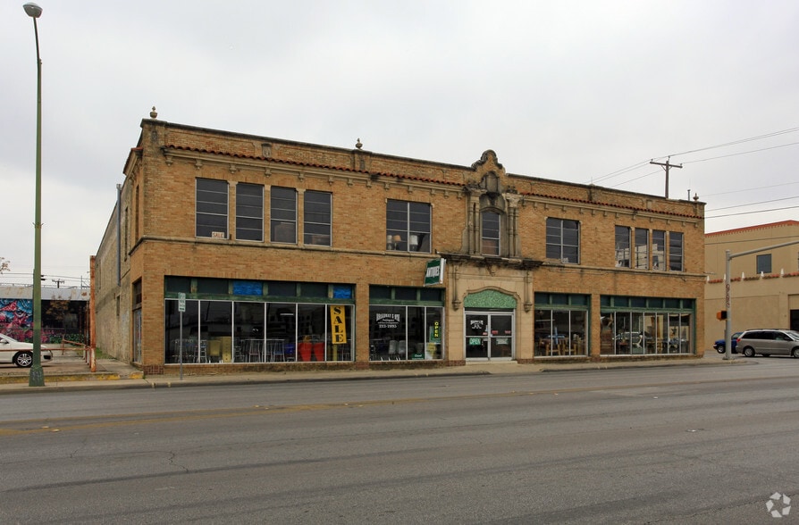More Photos Of 900 Broadway St, San Antonio General Retail For Lease