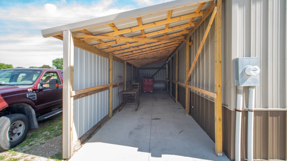 More Photos Of 219 1st SW st, Byron Warehouse For Lease