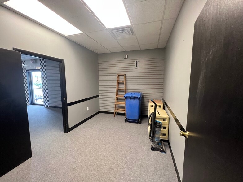 More Photos Of 1205 Boston Rd, Springfield Office For Sale