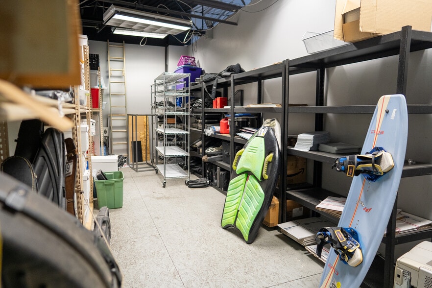 More Photos Of 1055 W Red Cliffs Dr, Washington Freestanding For Lease