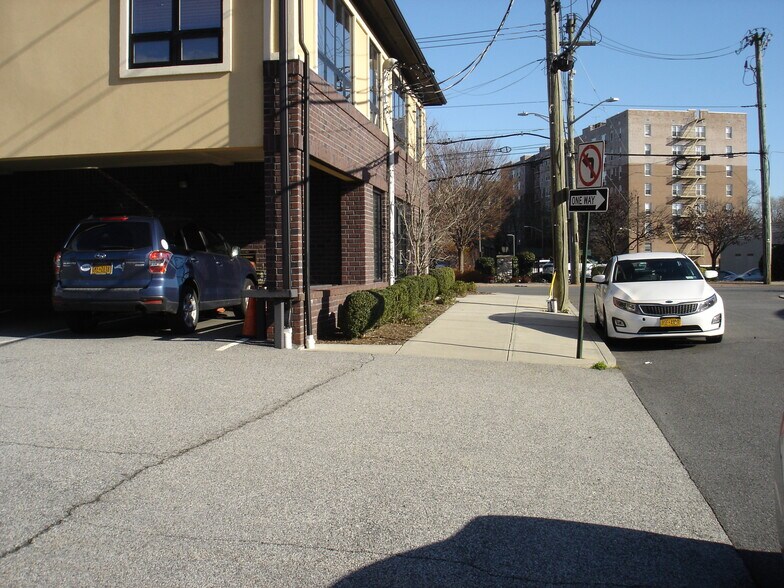 More Photos Of 453 White Plains Rd, Eastchester Storefront Retail Office For Lease