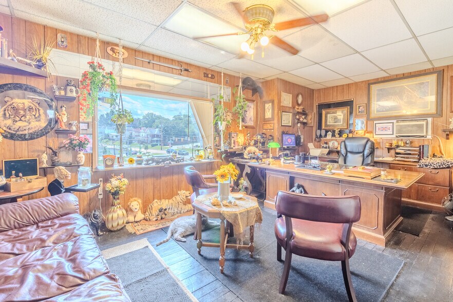 More Photos Of 1154 5th Ave, East McKeesport Office For Sale