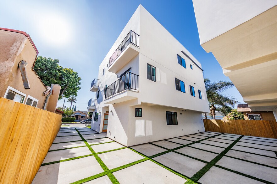 More Photos Of 2938 S Sycamore Ave, Los Angeles Apartments For Sale
